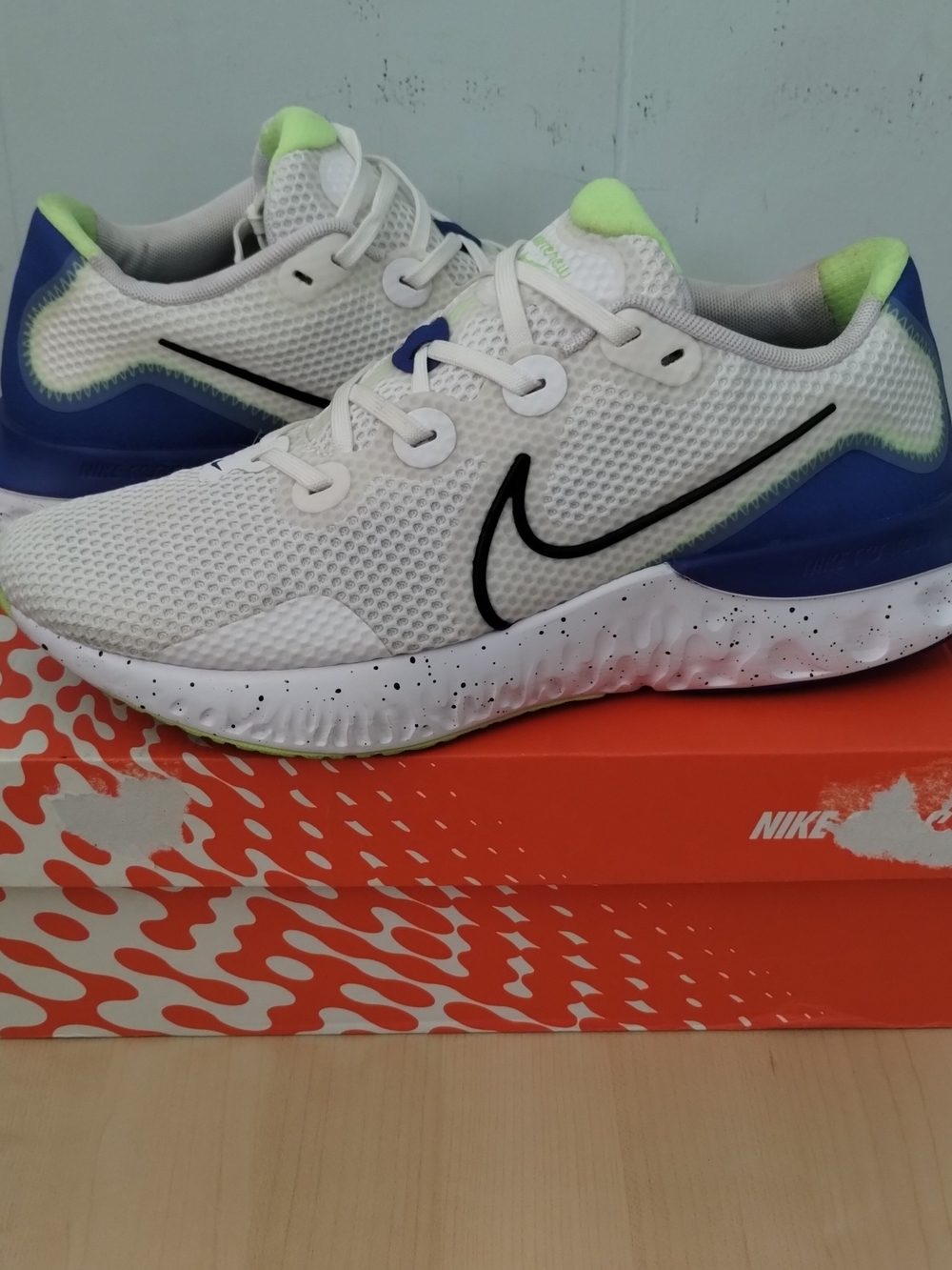 8M/9.5W Nike Renew Run React White Running Shoes with Blue and Lime Accents